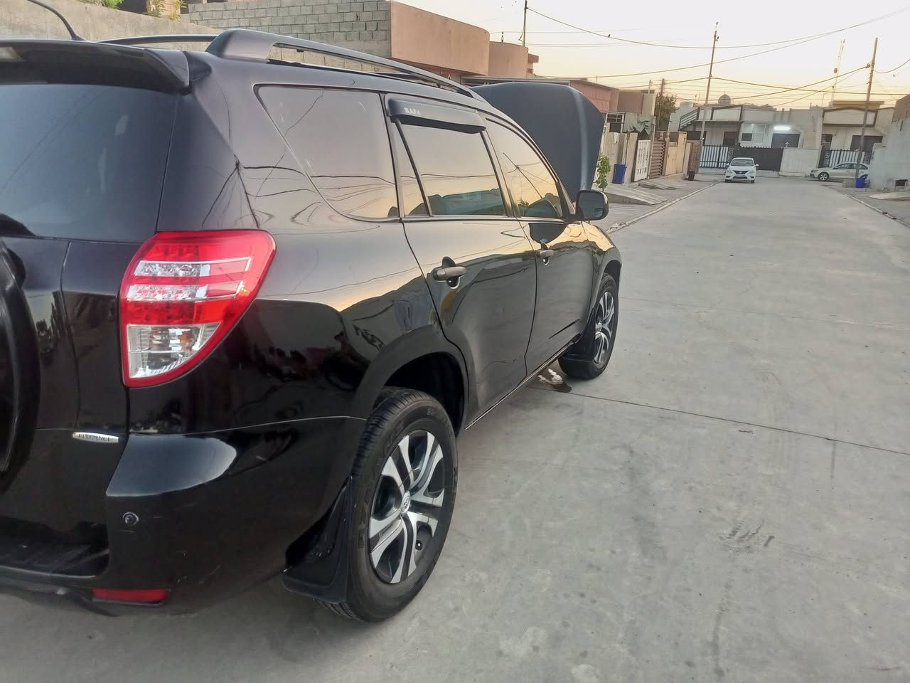 Rav4
راف4 سبعا راکب مودیل 2012 محرك 4 سلندر محرك مفتوح جاملغ سایق مبدل بلادی مال سكن بیها شبر صبغ بونید بیها صبغ بیها ضرربا  خفیفا بدون شاصی للوتواصل
*********** فقط للبیع سعر 130 و بیها مجال رقم سنویا جدید 
عنوان کرکوك بیها کوبون بانزین
