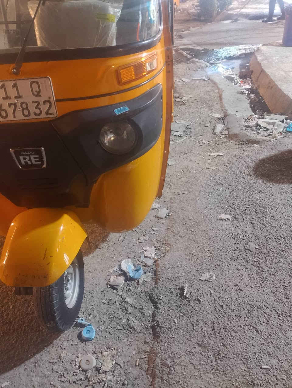 سلام عليكم تكتك ٢١ رقم وسنويه
جاهزة اي نقص ما بيها  بيها صبغ  السعر ٦٧٥٠
مكاني الجريخي
