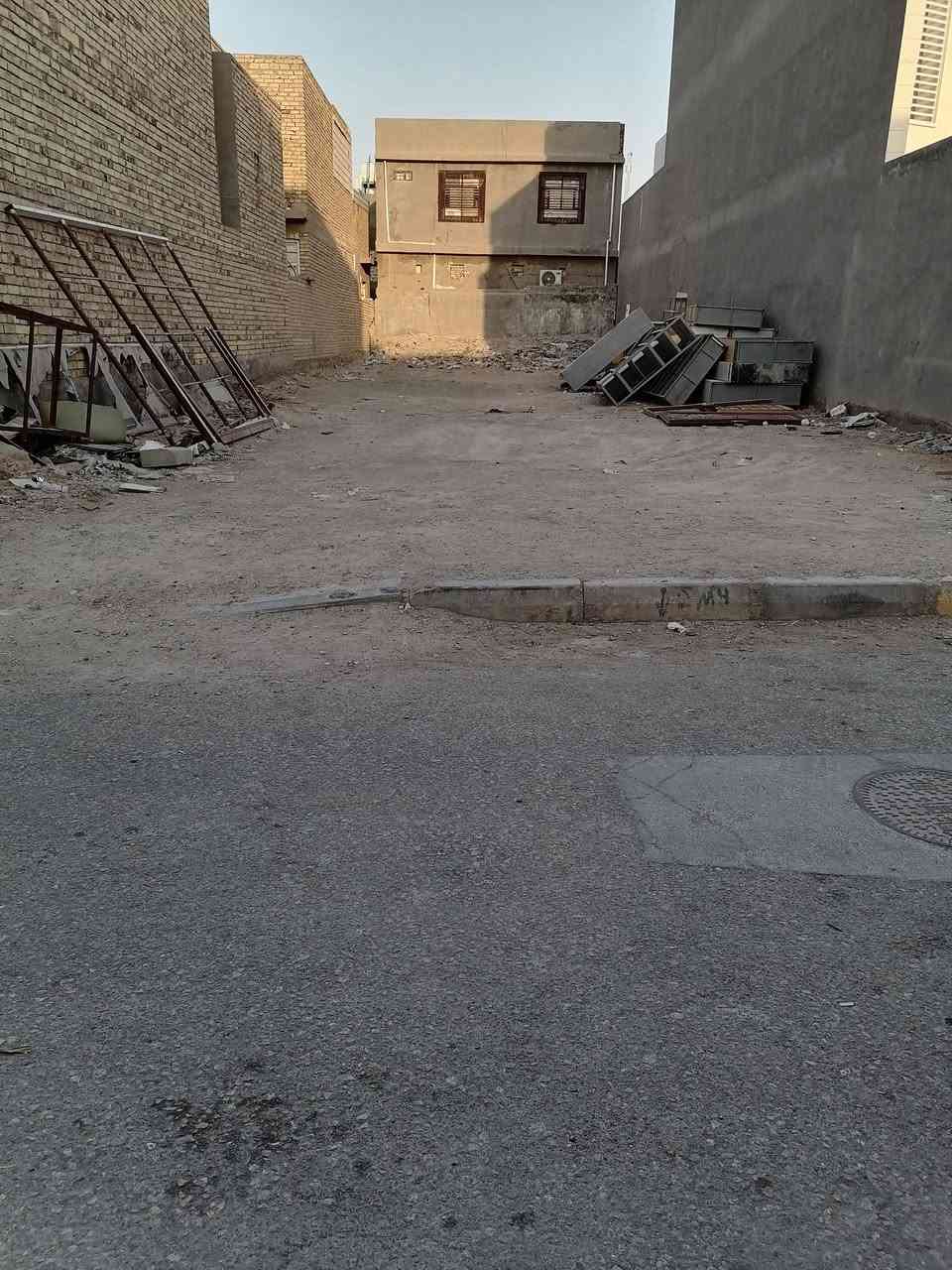 عرصة ٣٥٩ متر للبيع طابو صرف
 حي الحضارة النسر قرب مدرسة العبير خدمات كاملة ومكان مميز 
للاستفسار *********** او***********
