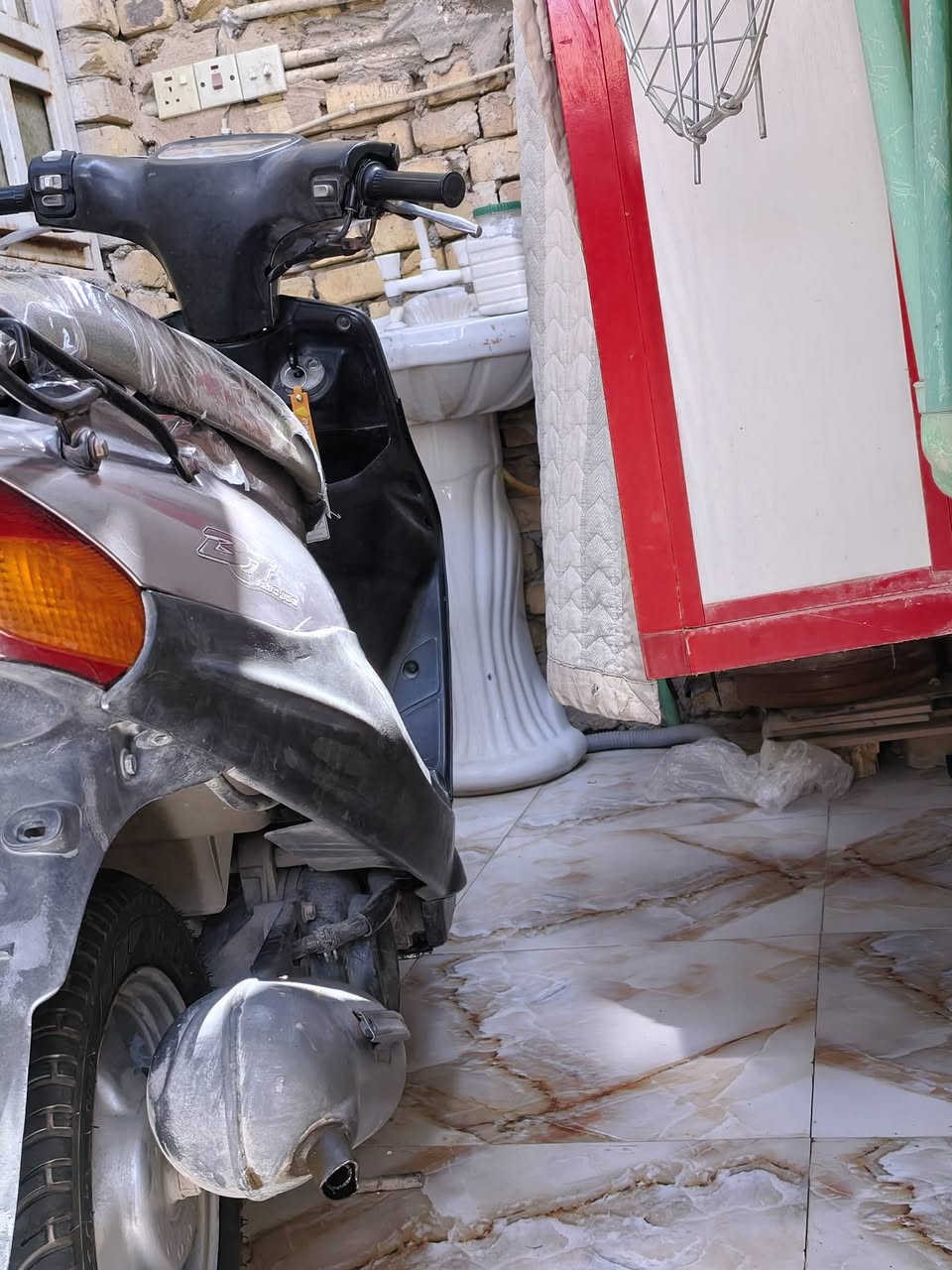 سلام عليكم دراجة بيجي دراجة حاويه حاويه جديده بمعنى الكلمه مكفوله من كلشي درنفيس بلكفرات ما واصل مكينه خير من الله افحص وين ما يعجبك ناصريه كلهه جيبهه تفحص 
عنوان ناصريه مركز 
 ***********
