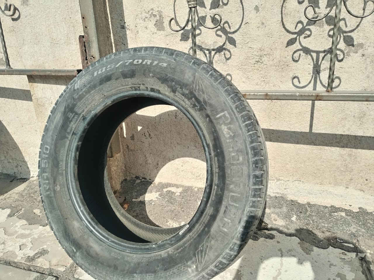 تاير تك واحد حجم ١٤ للبيع مستعمل نضيف ٢٥ الف حي الجهاد للاتصال ***********
