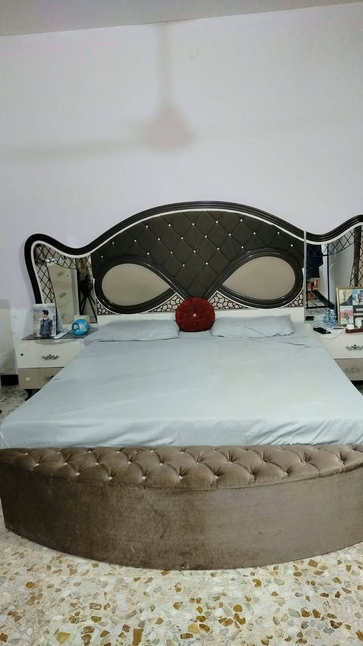 غرفة نوم • خشب • بيها مجال