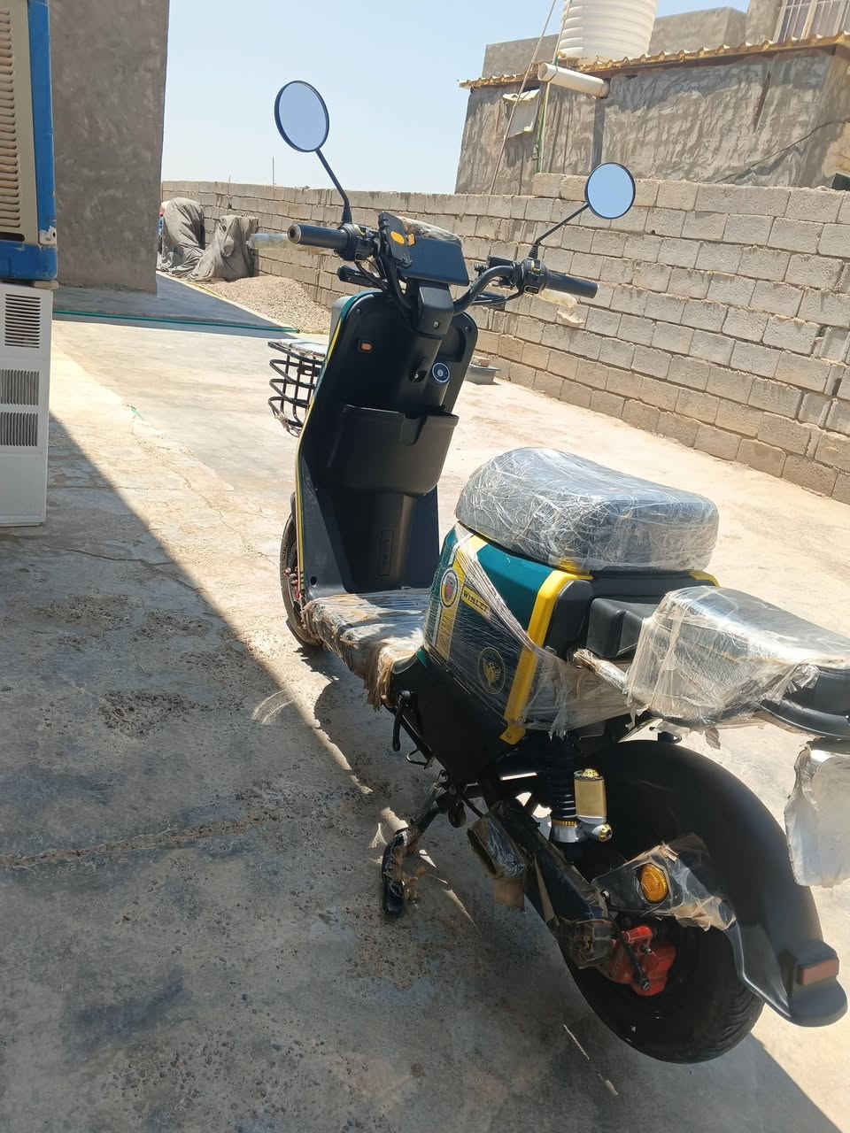 سلام عليكم موطور للبيع نوع R7
5 بطاريه شحن يكفي ساعتان أو أكثر شاحنه اصليه 
السعر 550 وبي مجال استفسار على هذا رقم ***********
