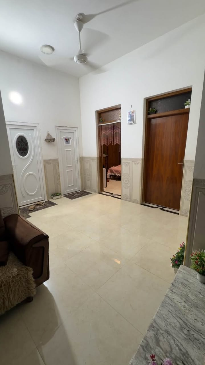 السلام عليكم بيت البيع المساحه 200متر المثلث كلابين شارع حي الامام علي  ًً مع طاقه شمسيه24  أمبير الاستفسار رقم 
***********
