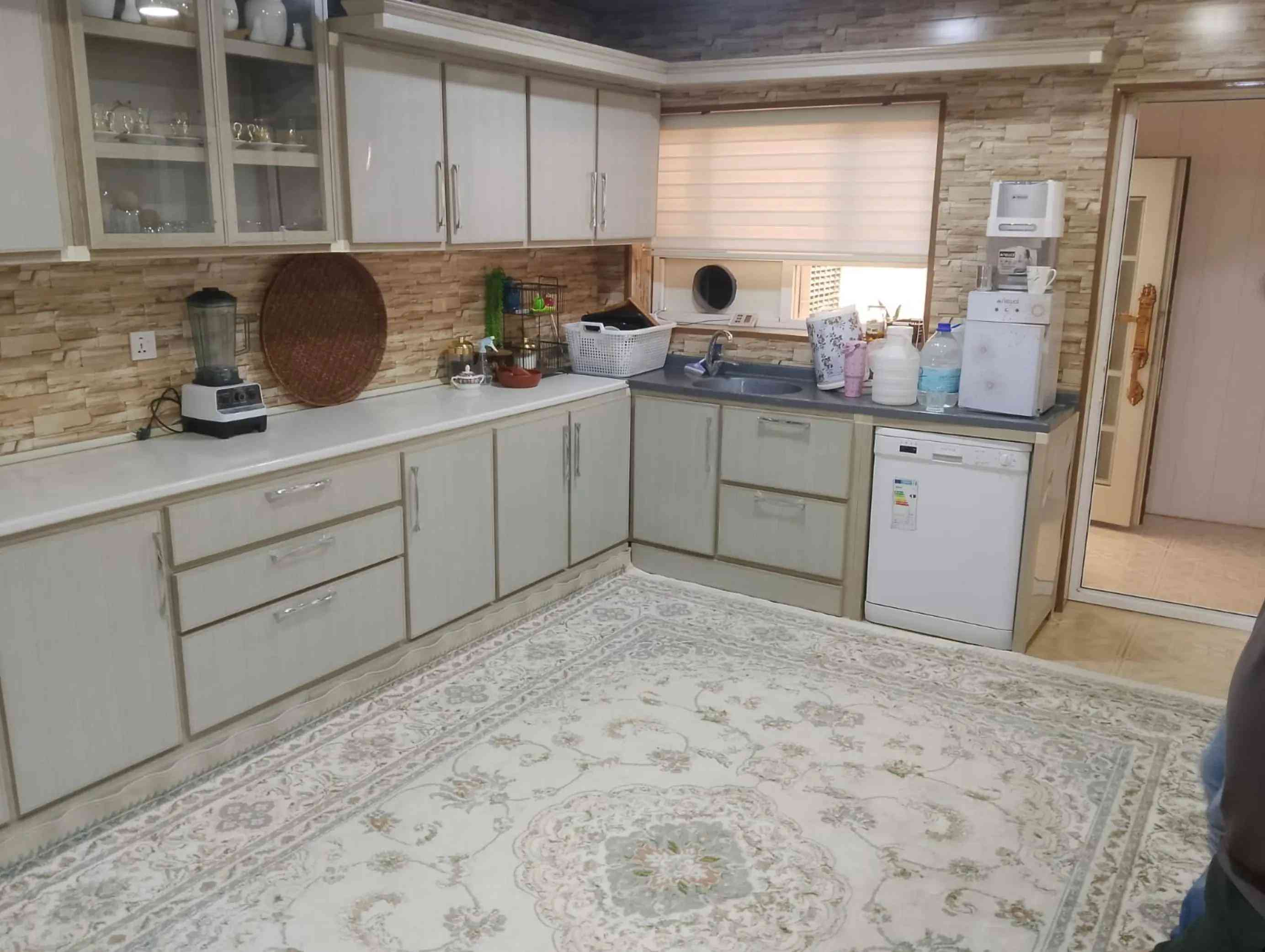 

نص مكتوب في الصور:
- مليون ونص المنيوم واصل بغداد مجاني *********** محمد