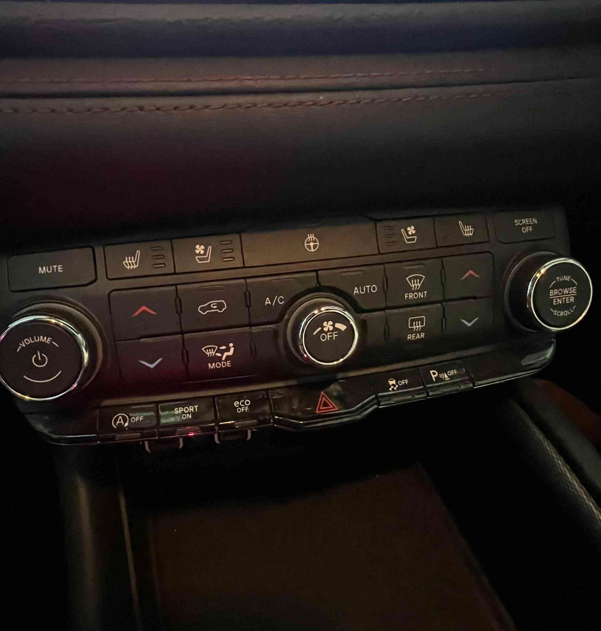 دوج دورانكو  GT PLUS جيتي بلاص اعل مواصفات للخير  رادار
المحرك : V6 . 3.6L .

الموديل : 2024 وارد امريكي دخول جديد . 

🔴السيارة وارد امريكي دخول جديد ضرره بنيد واطراف الجاملغات الاماميه تصليح فقط عل كد التعديل  البنيد مبدل 
اصلي تفصيخ وانصبغ لأن الون ما اطابق

رقم بصره شهداء سنه ونص وتتحول بيه وكاله عامه بأسمك مطلقه 

المواصفات :. 

بصمه +بصمة ابواب + تشغيل عن بعد 

السياره رادار امامي ورادر خلفي

* مصابيح امامية زنون مع اشاره لد .

*مصابيح امامية مع LED . 

* كشافات ضباب بروجكترات LED .  . . 

* شاشة كبيرة 8.4 أنج .

* نضام خرائط GPS . 

* تشغيل عن بعد . 

* ويل قياس 20 أنج . 

* بلوتوث تلفون مع كار بلي شاشة عرض.

فيديو

* محدد سرعة . 

* باب قبق الجنطه كهربائية .

* حساسات مع مانع تصادم خلفي .

* كاميرا خلفية .

* كير شفتات ستيرن 

* مقاعد جلد . اسود امطعم بخيط احمر

* ذاكرة لتخزين للمقاعد الاماميه

* المقاعد الاماميه كهربائية . 

* المقاعد الأمامية والخلفيه تدفئة وتبريد

* تدفئة لمقود السائق . 

* اطفاء وتشغيل اوتماتيكي Auto start . 

* صف ثالث من المقاعد 7 راكب متصل. 

* تبريد 3 قطع 

🔴السعر اتص وتدلل 

المكان : البصره

للاستفسار 

***********

***********  الاثير اتصال واتساب
