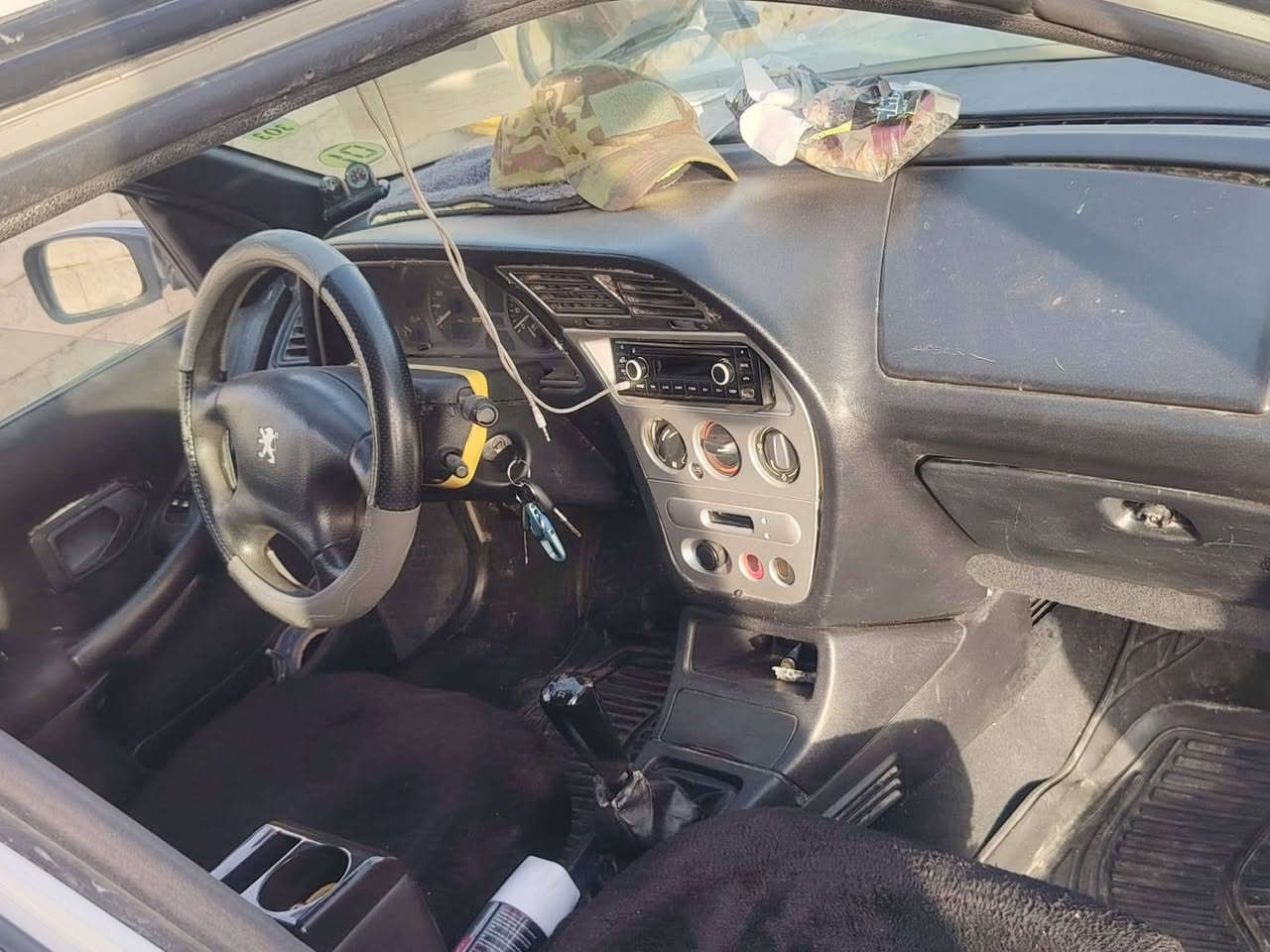 السلام عليكم
للبيع
بيجو 306 حره محرك بس تنقيص الباقي كلو فول سنويه ساقطه بل 20
مكاني تكريت/ العلم
للأتصال 
***********
