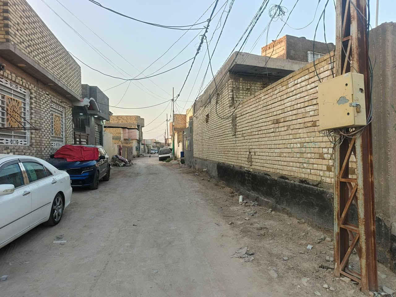 دار للبيع المساحة ٢٦٠ بناء درجة اولى ٢ غرفه نوم صالة مطبخ استقبال العنوان الكوفة شارع عبدالعالي مقابل
جامع العلياوي شارع ١٢ متر قريب على مسجد السهله ومسلم ابن عقيل عليه السلام السعر ١٨٥ معه المجال الاستفسار على رقم مكتب الاسدي
***********/***********
