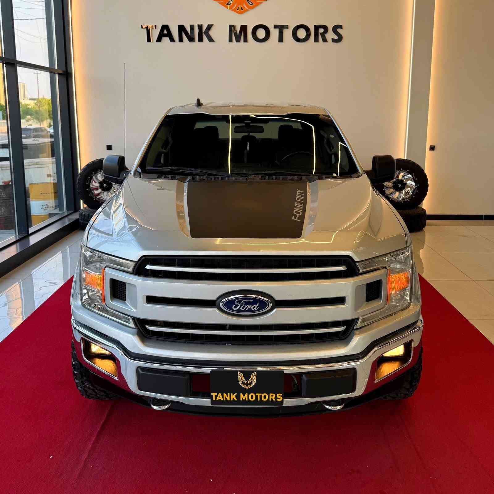 🔱السلام عليكم 🔱🛎
للبيع سيارة فورد اف 150 
FORD F-150
موديل2019
فئة XLT
باب طويل بدي قصير المرغوب 
ماشي فقط 116 الف كيلومتر
 8 سلندر 5.0L تنفس طبيعي 
فور ويل 4X4
كير 10 نمر
شاشة كبيرة
 كاميرا خلفي دوارة
ويالة 20 انج
تخم طايرات جبلي 
حساسات خلفي
سايد بريك كهربائي 
تبريد قطعتين
بيه درج بالباب بدي
بيه حادث جانبي بسيط باب خلفي و جاماخ مصبوغ فقط بجم و خلفي كبس

رقم شاصي موجود بالمنشور
سيارة كلش حلوة و مرتب جاهز من كل نواحي ما بيه اي نواقص 
كير و محرك و كهربائي كلشي دعامي لدعامي بشرط
سعرها 19900$
مكان اربيل
*********** 
*********** أربيل, العراق
