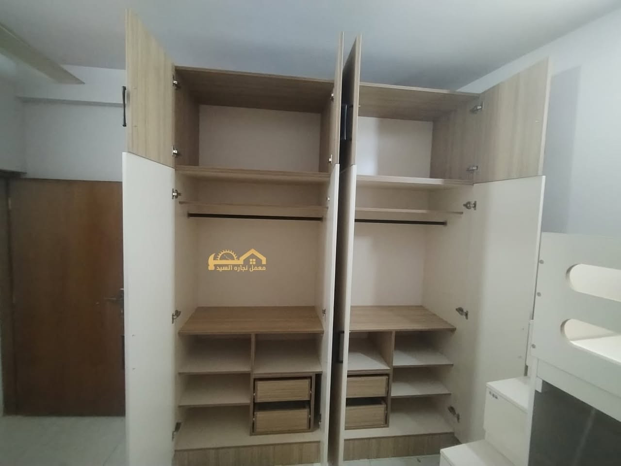 طلب تصميم غرفة شبابية (سرير طابقين لـ 3 أشخاص) مع مراعاة المساحة المختصرة، بتصميم عراقي (تكمه وصوميه مدمجة بكل طابق)، والمجرى من الربل، مع ضمان مفتوح.
المنفذ: معمل نجارة السيد (عمل عراقي تكمه وحسب الطلب).
الموقع: بغداد، حي العامل، شارع السكلات، مقابل محطة السيد لغسل السيارات.
للتواصل: *********** و *********** (أبو علي).
