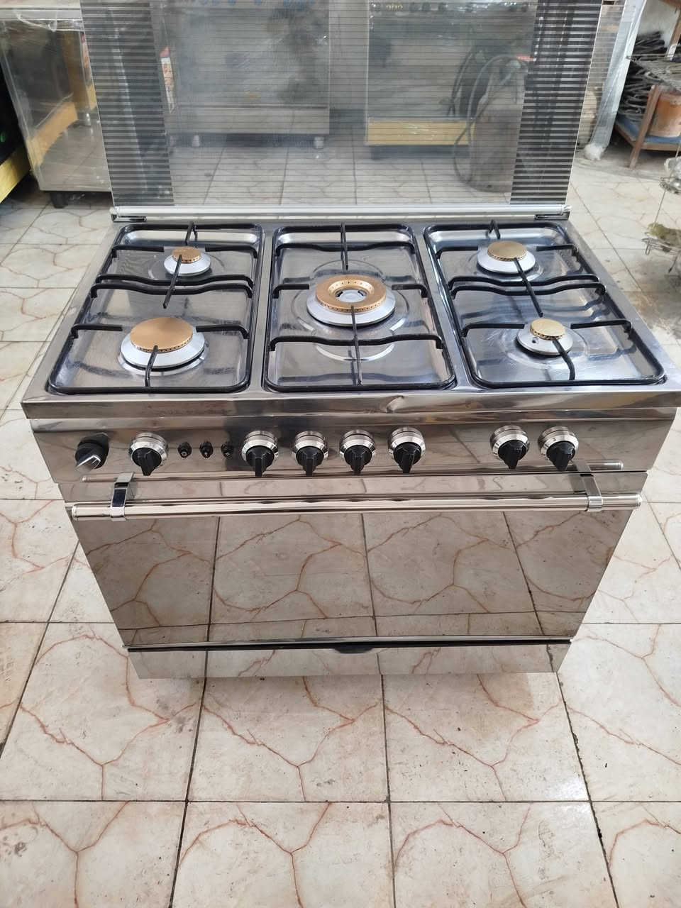 طباخ فريش مصري للبيع عل فحص وضمان ديوانيه حي العسكري قرب تقاطع شارع ستين قرب موكب باب الحوائج سعر 240للاستفسار تصال على رقم ***********بي واتساب
