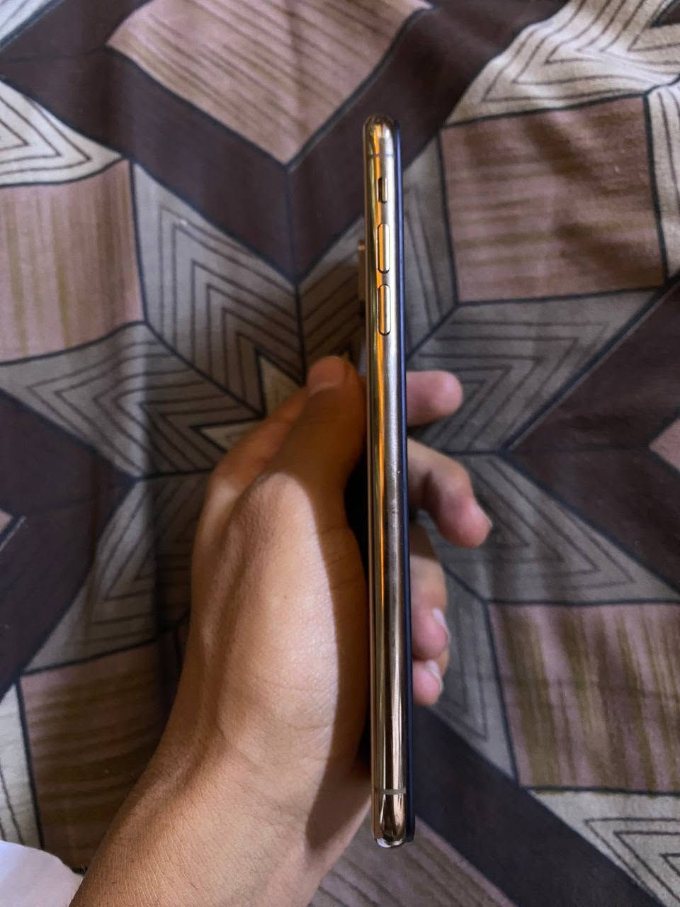 للبيع فقط ايفون Xs Max 
الجهاز فول نضافه 
مبدل شاشه فقط وفيس ايدي متوقف 
ذاكره 64 
بطاريه 80 بلادي 
سعر 170 
شراي اتصل او واتساب ***********
