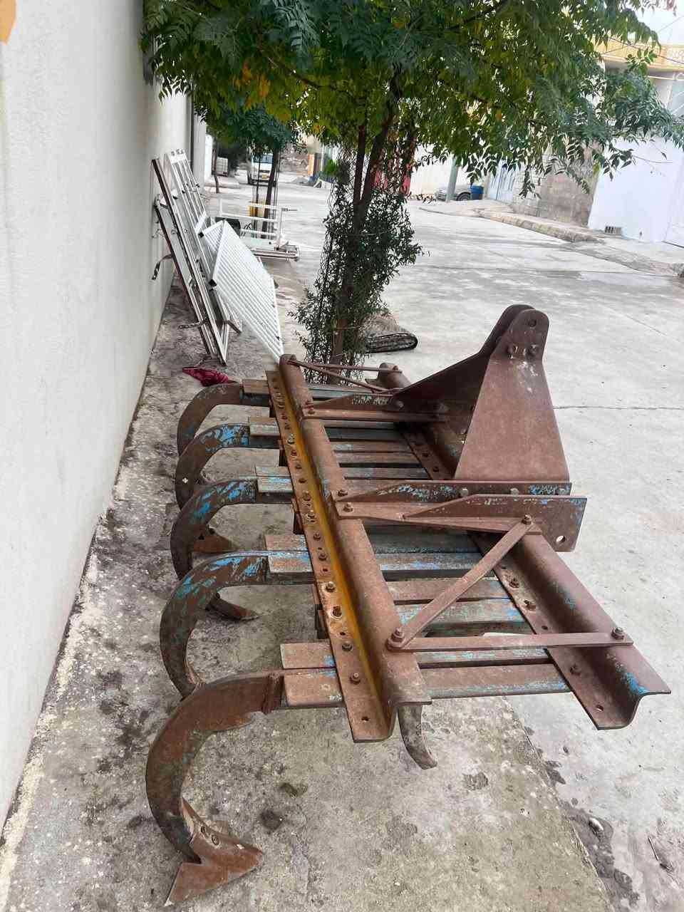 للبيع • بشرط • بدون مستندات