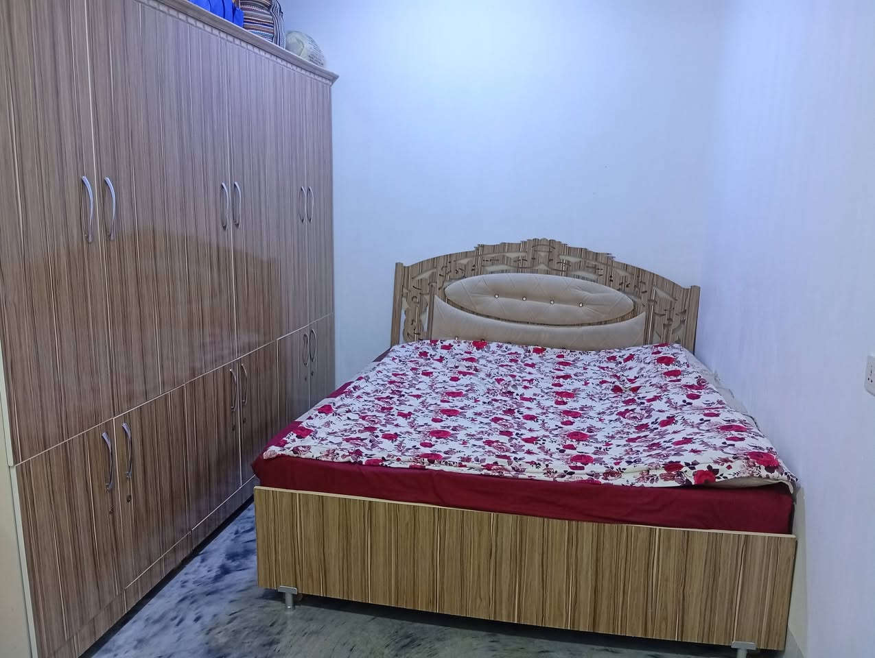 ژوری نوستنی کامل بۆ فرۆشتن مەعرەزەکە 270سم سیستەم و مێز توالێت و تەپڵەک هەموی ئیشی دەستکردە زۆر محکەم و چاکە سعریشی 375هەزار و مەعامەلە***********
