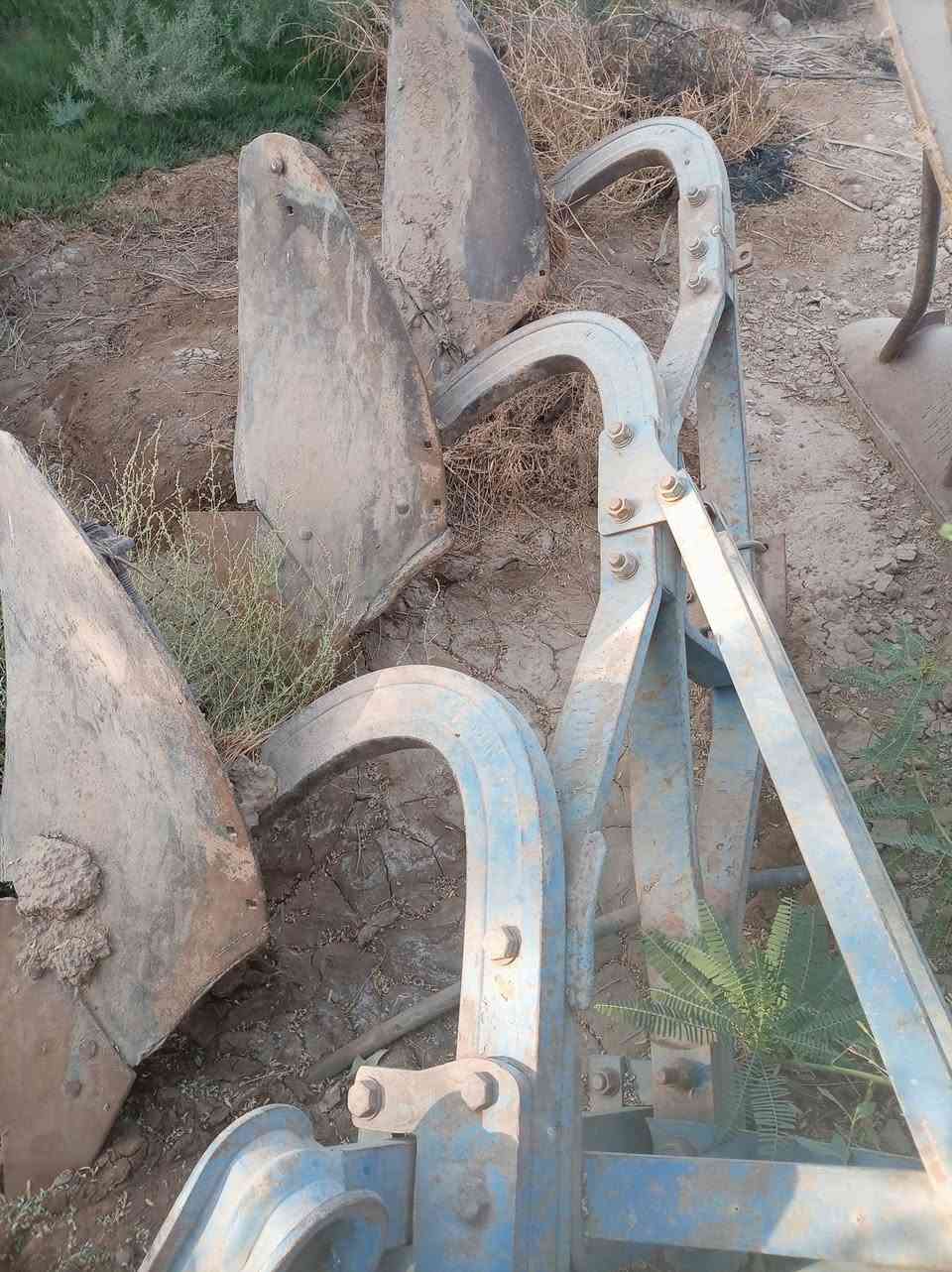 السلام عليكم عربانه اسكندريه على البلاد جاهزه تاير وجك مع فدان ١٤تركي للبيع ***********
