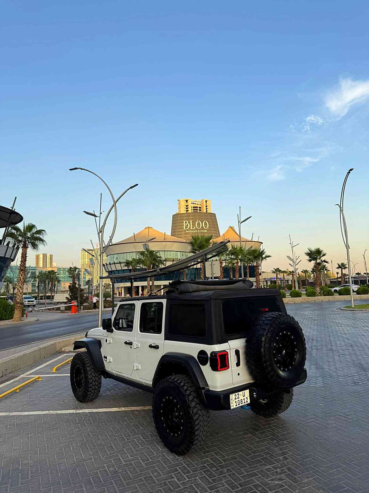 {Jeep Wrangler 2022}
🇺🇸~~~~~~~~~~~~~~215$~~~~~~~~~~~~~~🇺🇸
            ( وارد امريكى بدون صبغ و بدون تعديل )
               (سياره گير عادى 4*4 كامل تزويد )
موديل : 2022
مكينه : V6 سلند 3.6ليتر بنزين 
ماشيه : 35الف مايل حقيقى 
لون : ابيض
رقم شاصى : 1C4HJXDG9NW124191
رقم : اربيل سنوى جديد حتى 2030 تحويل مباشر 
مواصفات: فول عادى بس بصمة و كاميرا و دبل اكسل
مكينه و گير و كهربائي كل شرط 

مكان سياره / اربيل شارع ٦٠ 
رقم موبيل / ***********
                   ***********
              (سيارة جاهزه الحمدلله بدون اى نقص)
~~~~~~~~~~~~~~~~~215$~~~~~~~~~~~~~~~~ أربيل, العراق
