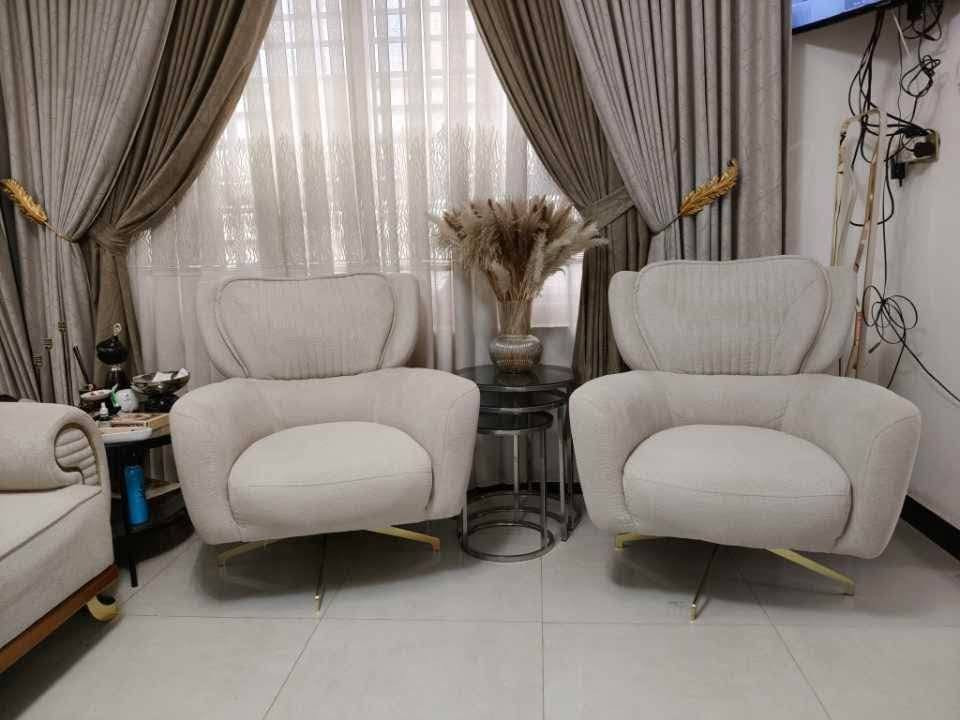 تخم نضيف واخو الجديد فقط رجل واحده من القنفات مكسوره وتتصلح السعر 500 مكانه البنوك ***********
