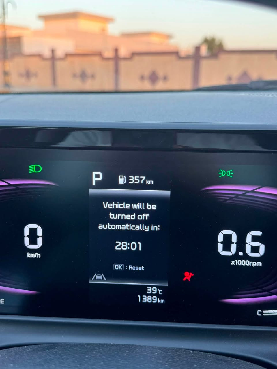 للبيع: كيا سلتوز (Kia Seltos) موديل 2024 - وارد كندي (فول مواصفات) 🚗🇨🇦
الموديل: 2024
 العداد (المسافة المقطوعة): 1,389 كم فقط (شبه جديدة)
 المواصفات: وارد كندي - فول مواصفات

 حالة الضرر: بنيد مبدل + جاملغ مبدل فقط بدون دواخل السيارة. (باقي السيارة كفالة)
أبرز المواصفات والأوبشنات:
 فتحة سقف.
 تشغيل عن بعد (Remote Start).

 شاشة لمس بانورامية حديثة تدعم Apple CarPlay و Android Auto.
 شاشة عدادات رقمية (Digital Cluster).

 تدفئة مقاعد (كوشن) + تدفئة مقود (ستيرن).

 أنظمة أمان ورادار متطورة (نظام الحفاظ على المسار Lane Keep 
Assist، رادار تنبيه).
 وضعيات قيادة متعددة (Drive Modes).

 تكييف رقمي لمس (Auto Climate Control).

مقاعد جلد متعدد الوظائف مع مثبت سرعة (Cruise Control).
💰 السعر المطلوب: 135 ورقة (13,500$)
📍 المكان: ديالى / بعقوبة
📞 للتواصل والاستفسار: ***********
