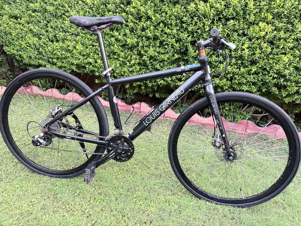 دراجة هوائية ماركة لويس غارنو (Louis Garneau) حجم 28 (S)-c700 بالة حاوية مختم بالكامل المنيوم مجمع شيمانو نظافة ممتازة بريكات ديسك السعر 210 الف مجال قليل العنوان بغداد الشعلة للاستفسار ***********
