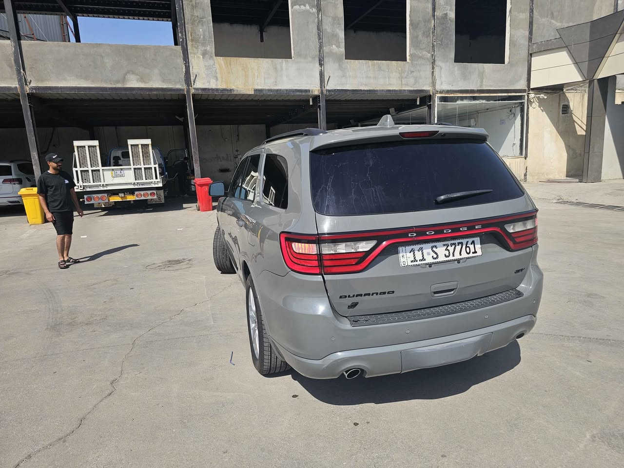***********
السيارة رقم بغداد ومكانها بالبصرة 
دوج دورنكو 
موديل السيارة 2022
فئة GT-plus جيتي بلاس
المحرك 3600 ستة سلندر 
بصمة 
تشغيل عن بعد 
فتحة سقف 
ستيرن كهرباء 
شفتات كير بالستيرن
تحكم ستيرن كامل 
رادار امامي مانع تصادم 
رادار جانبي النقطه العمياء 
رادار خلفي 
حساسات خلفية 
كاميرا دوارة 
ابل كار بلي 
اندرويد اوتو 
كشنات منفصلةvip
كشنات كهرباء 
ذاكرة خزن  كشن السائق 
كشنات تدفئة 
مري قلاب عند الرجوع 
الصندوق الخلفي كهرباء 
اوتو ستارت ستوب 
تبريد 3 قطع مركزي 
مراة جانبية هيتر 
وضعيات قيادة سبورت وايكو 
رقم بغداد ممشى السيارة 27000 
حادث السيارة سرقة قطع يعني السيارة مابيها حادث وما مدعومة وتكدر تشوف صور الحادث 
السعر 285 وتجي تشوفها وماتطلع من يمي الا وانت راضي. والسلام عليكم ورحمة الله وبركاته Singapore
