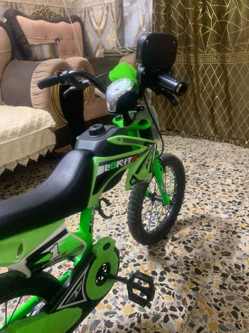 السلام عليكم بيسكل للبيع حجم 18 بيسكل نضيف كلشي مايرادله جاهز السعر 45 وبي مجال مكاني بغداد مدينة الصدر الرقم ***********
