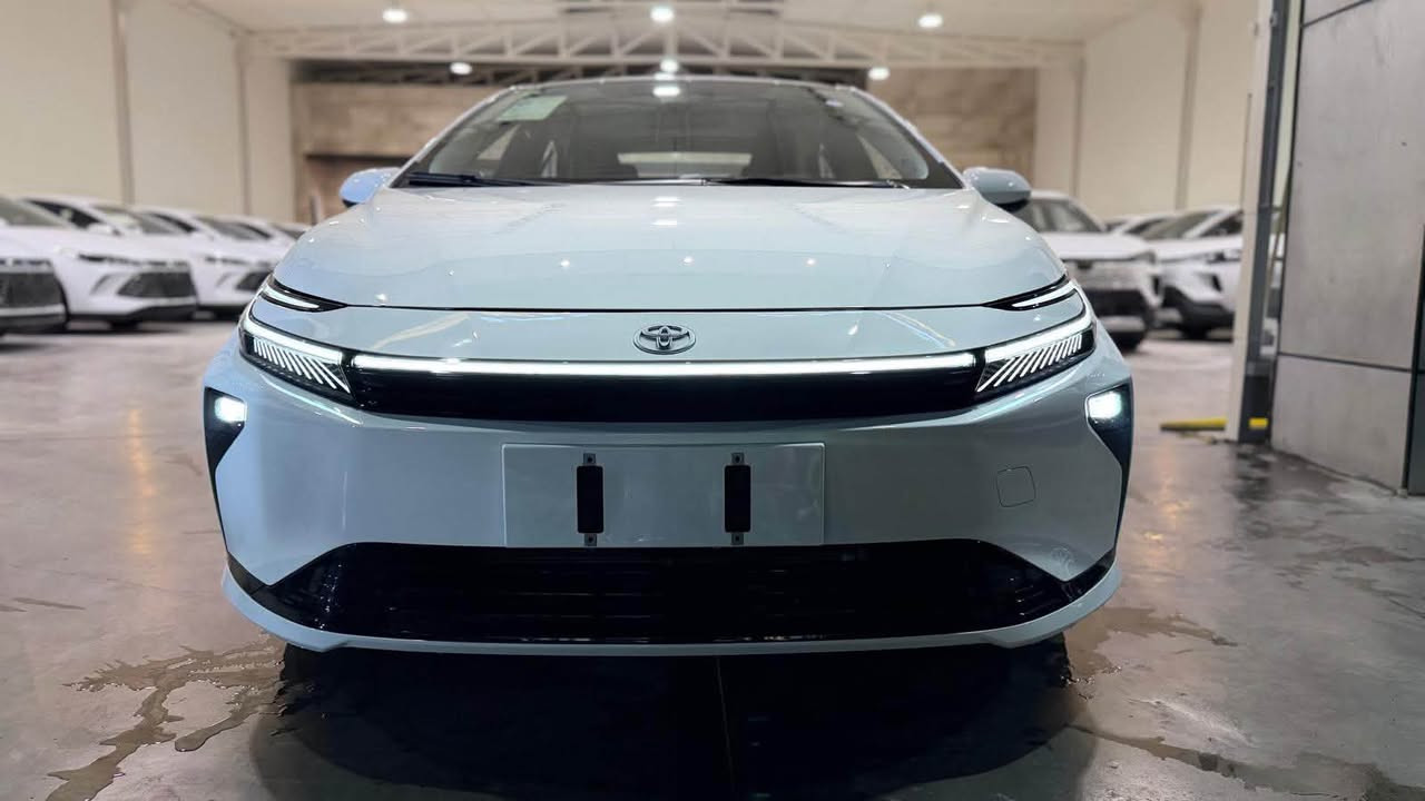 🚘 Toyota Corolla 2026 | Hybrid

مهما يتغير شكلها وتختلف الأجيال… الكورولا تبقى رقم واحد بالاعتمادية 🔥
وهسه Corolla 2026 Hybrid وصلت يم شركة طريق الجوهرة بمواصفات مرتبة وسعر مميز.

✨ أبرز المواصفات:
☑ موديل 2026 هايبرد
☑فتحة سقف
LED نهاري ☑
☑ عدسات زينون
☑ ويل كروم قياس 16
☑ إشارات بالمرايا
☑ دخول ذكي
☑ شاشة وسطية كبيرة
☑ إنارة داخلية
☑ تحكمات ستيرن
☑ أوامر صوتية
☑ Auto Hold
☑ سايد بريك كهربائي
☑ بصمة تشغيل
☑ كرسي كهربائي
☑ قطعتا تكييف خلفية
☑ ملحقات السيارة كاملة
☑ LED خلفي متصل
☑ حساسات خلفية
☑ كاميرا خلفية

💰 السعر: 000000 دينار فقط
🔥 صافي بدون دلالية

📍 بغداد معارض البياع الشارع الثالث
📞 للاستفسار ***********
*********** 
‏***********

#Toyota #Corolla
