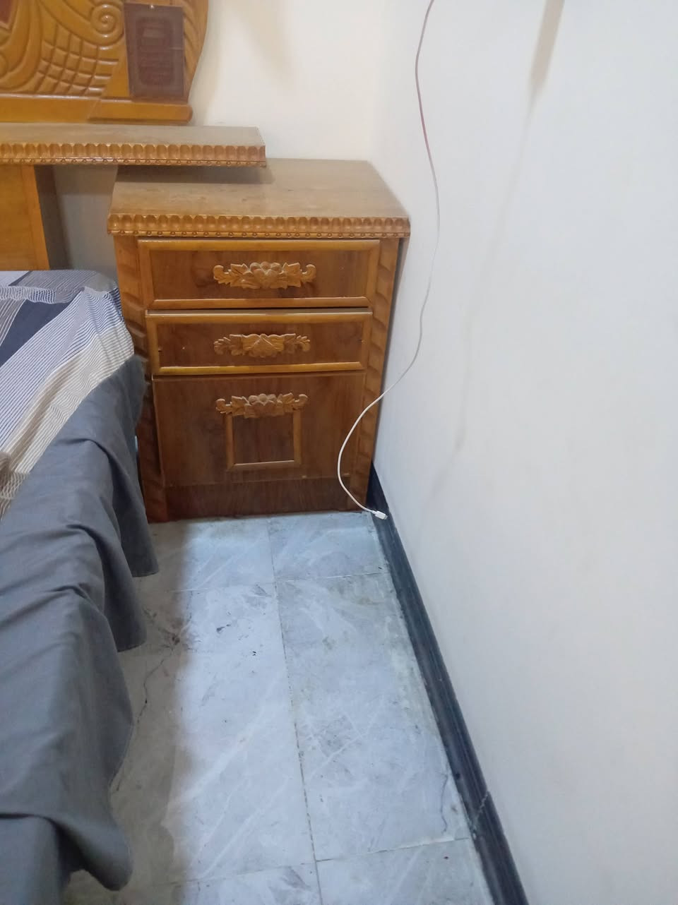 السلام عليكم للبيع اخشاب عراقيه بيه الملاحظات المكان تكريت الديوم السعر 600 قفل واتصال على رقم الهاتف ***********
