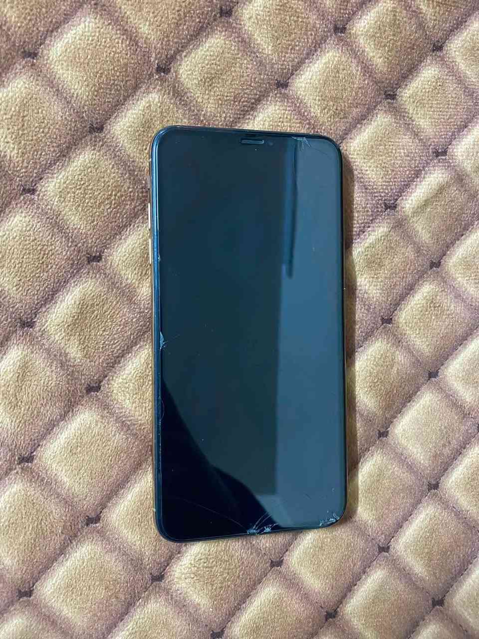 السلام عليكم x max s للبيع  ذاكره 256 نموذج M اخو الجديد هاي الكسور بلزكه مبدل فقط بطاريه وجديده عنوان بغداد حي العامل سعره 250 وبي مجال
واتساب ***********

