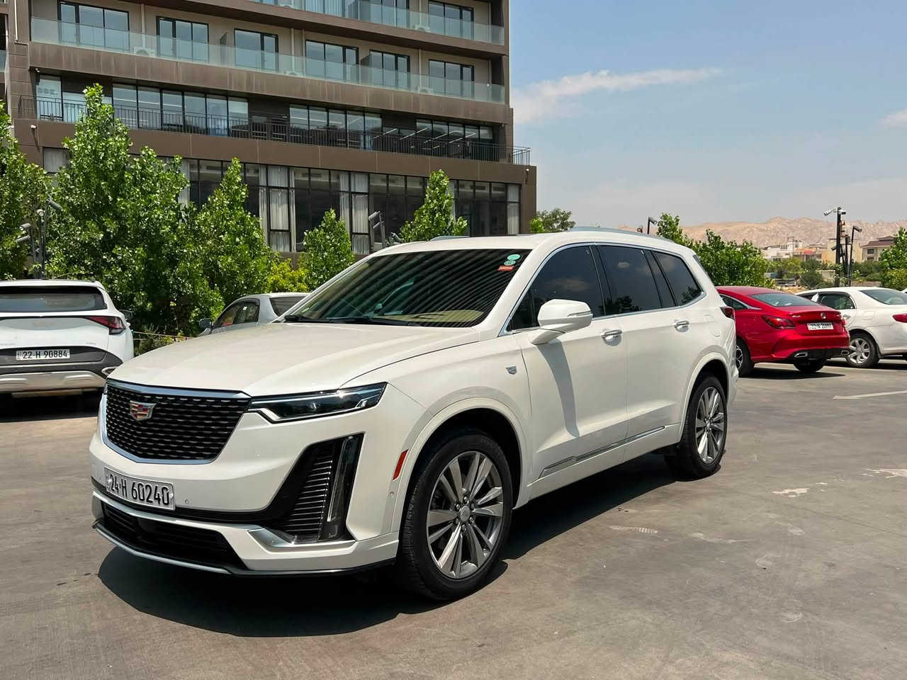 كاديلاك XT6 موديل 2022 
محرك 6 سلندر 3600
فئة بريميوم لاكجري 
السعر 290 بيها مجال 
رقم واتس ***********
داخل ملكي قهوائي اسود 7 مقعد
سنوية عظم جديد لحد 2030
حادث فقط جاملغ و الباب صائق PDR بدون صبغ
ماشي 63 ميل
صور حادث موجود
السيارة فول مواصفات، 
ايرباك بس برده وراجع شريكة سيستم
• ماوس للتحكم بالشاشة
• ستيرن هتير
• كشنات خزن ميموري
• كشنات تدفئة
• كشنات اهتزاز للتنبيه من الاصطدام
• كشنات أمامية كهربائية
• كشنات خلفية تصعد وتنزل كهرباء
• جنطة كهرباء وتفتح بالقدم
• حساسات أمامية وخلفية
• رادارات جانبية
• داتا شو لعرض تنبيهات الاصطدام
• 4 وضعيات قيادة
• 2 ويل / 4 ويل / نورمل / سبورت
• هاند بريك إلكتروني
• بانوراما
• تبريد مركزي 3 قطع
• لايتات LED
• مرايات شفط وإشارات بالمرايات
• منافذ USB و Type-C بكل مكان
• نظام صوت Bose
 
 ***********
