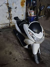 Pcx جيل اول للبيع ياباني مكينة 125 كفرات بلادية  نقص جامه أماميه فقط  ...