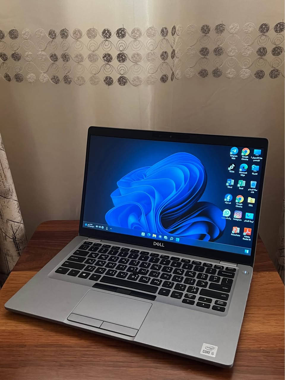 لابتوب DELL جيل عاشر للبيع .

اللابتوب مفول مواصفات
الجيل مالته حديث ( الجيل العاشر ) 
تصميم سلم ووزنه خفيف
 كيبورد ضوئي
اللابتوب جدا نضيف وادائة قوي وممتاز يفيد الي عنده دراسة او العاب متوسطة او غيرها من الاستعمالات .

المواصفات :
المعالج intel core i5
الجيل : العاشر (10TH)
كرت الشاشة : INTEL UHD GRAPHICS  
الشاشة : فول اچ دي (FHD) حجم 14.3 دقتها والالوان جدا واضحه وتشغل 4K بالمشاهدة .
الرام : 8GB نوع DDR4 فدشي راقي .
الذاكرة : 256GB ssd M.2 
كيبورد عربي انكليزي ليزري ضوئي .
كيبورد ميكانيكي .
سماعات ستيريو .
كامرة امامية واضحه
بطارية اللابتوب ليثيوم تطول فوگ ال 4 
ساعات ب الاستعمال المكثف .

المنافذ :
 منفذ الشحن
منفذ تايب سي للشحن ولنقل البيانات
منافذ USB 
منفذ Hdmi
منفذ سماعات
منفذ LAN
وغيرهن بعد.

المميزات:
 
اللابتوب نضافته كلش حلوه ماصارلي فتره من ماخذه .
منصب عليه وندوز 11 برو مفعل مدى الحياة.
منصب عليه اوفس مفعل مدى الحياة .
كيبورد عربي انكليزي ليزري.
كامرة امامية جدا واضحه.
غالق كاميرا سلايد .

الملحقات:
ملحقاته كلها موجودة واصليه
كيبل اصلي.
شاحنة اللابتوب الاصليه  .
جنطة لابتوب مرتبه هم بعدهي جديده غير مستخدمه .

منصب عليه وندوز 11 برو مفعل مدى الحياة وحزمه الاوفس كامله كذلك مفعلة مدى الحياة .

اللابتوب كلش نضيف ومواصفاته قويه ومحترمه وتصميمه كلش مرتب . ومابي أي نقص كيبورد سماعات انترنت شاشة كامرة كله شغال وممتاز وماب اي نقص من اي ناحية .
وكلشي بي بعده جديد ونضيف مثل ماموضح.

السعر : 340 الف وبي مجال جدا قليل .

مكاني النجف والي يريده توصيل هم موجود ان شاء الله .

*********** بي واتساب

(لابتوب للبيع النجف بغداد الانبار البصرة حاسبة محمولة منضدية دل dell pc laptops laptop computer ) بغداد, العراق
