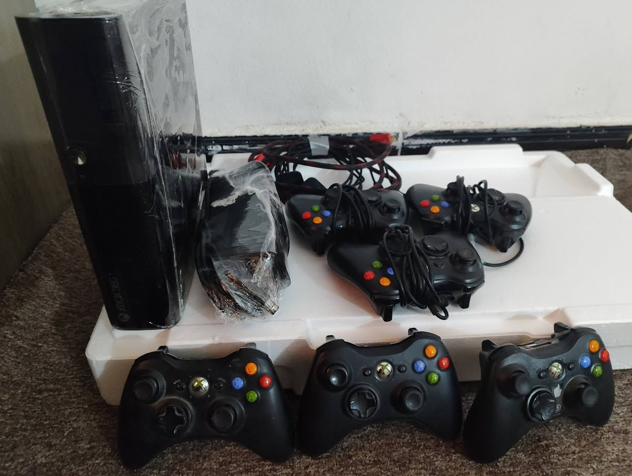 جهاز Xbox360    السعر 130$ واتساب (***********) واتساب
جهاز نضيف محرك الاقراص شغال 
العاب جميله متوفره بي مثل 
اcall of duty 
ا pes2023
وغيرها من الألعاب
