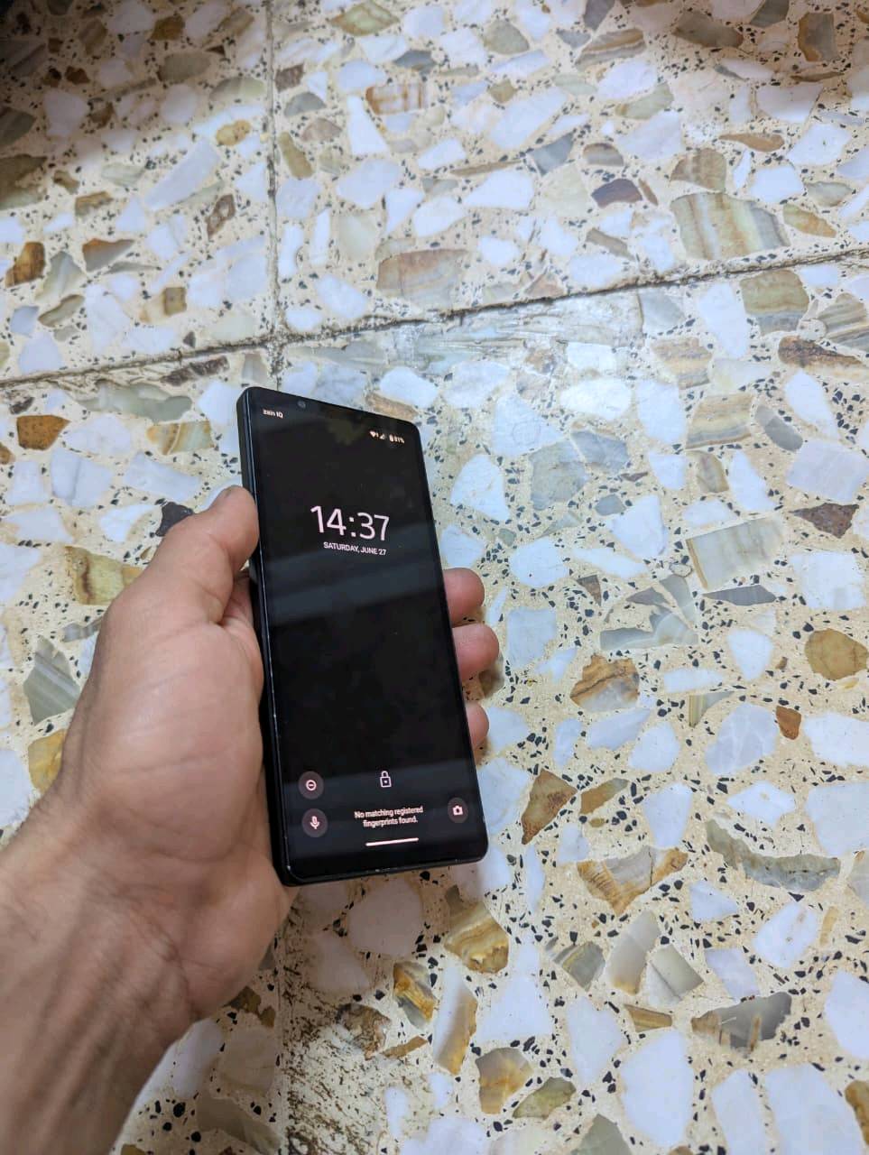 سلام عليكم جهاز sony 5 mark 5
نسخة ياباني دوكومو ( عربي اصل)

 شريحتين شريحة eism وشريحة عادية

 معالج سنابدراجون 8 جين 2 

كامرات 2 بدقه 48 ميغا بكسل تصور 4k. 120 فريم مع برامج تصوير احترافيه

الصوت دل سبيكر ومدعومات ب5 ميزات وحده منهن الذكاء الاصطناعي 

ذاكرة 128 عشوائية 8

 شاشه OLED شاشه 120 هرتز وتنرفع خلال اللعب لل 240 فريم

بطارية 5000

ومتروس ترس مواصفات

 الجهاز جديد كفاله عامه

مراوس مكاني بغداد

رقمي ***********