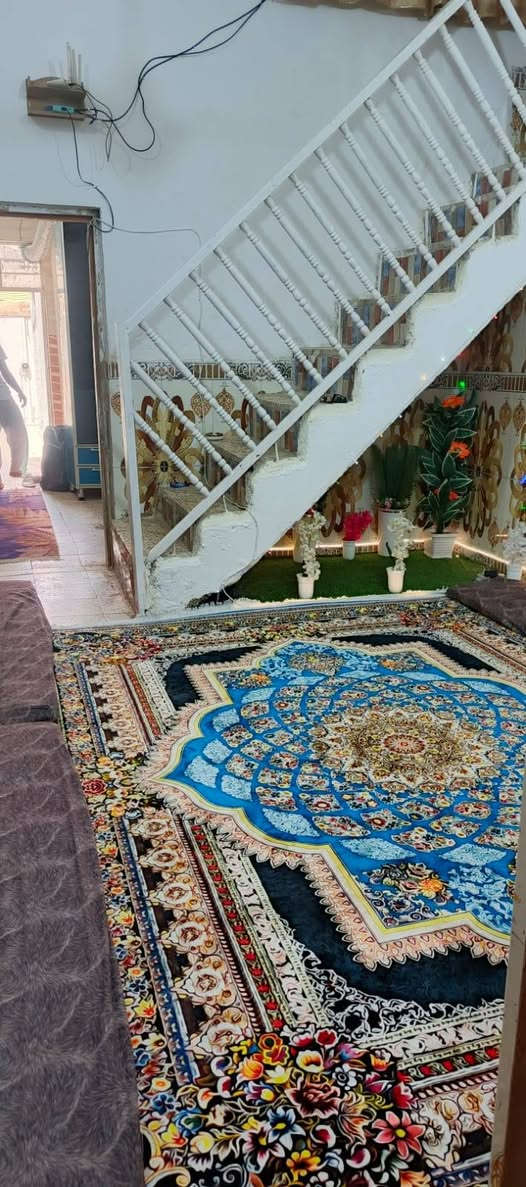 بيت 100م طابقين للبيع  حي النداء منطقة 58 قرب المدرسه الوردية بناء كونكريت يحتوي على غرفه وصاله ومطبخ وستقبال وتخاريج الطابق الثاني يحتوي على غرفه وصاله وتخاريج السعر 75 للاستفسار مراجعة مكتب بركات ام البنين للعقار في حي الميلاد شارع مزرعة سيد علي أو اتصل 🗣📲📞
بإدارة:علي العابدي ***********
    و  أمير العابدي ***********

