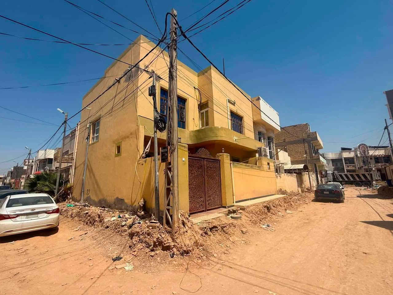 دار سكني للبيع  | ام الخيل الثالثة
_______________________________
 الموقع | مميز قرب مدرسة المتفوقات وشارع 20
_______________________________
 المساحة | 110 م2
الواجهة | 10 م
_______________________________

🔹 تفاصيل الدار بناء نظيف 
 :3غرف نوم + استقبال + صالة + مطبخ + صحيات متكاملة
__________________________________

للاستفسار اكثر زورونا في مكتبنا الكائن في :
ديوانية - الجزائر- مقابل برج الامراء 
مجاور مستشفى الحياة للعيون - د.حسنين
او الاتصـــال على الارقام
***********
***********
#عقارات_الديوانية_حبيبتي
#ريلز  #اخبار #الديوانية
