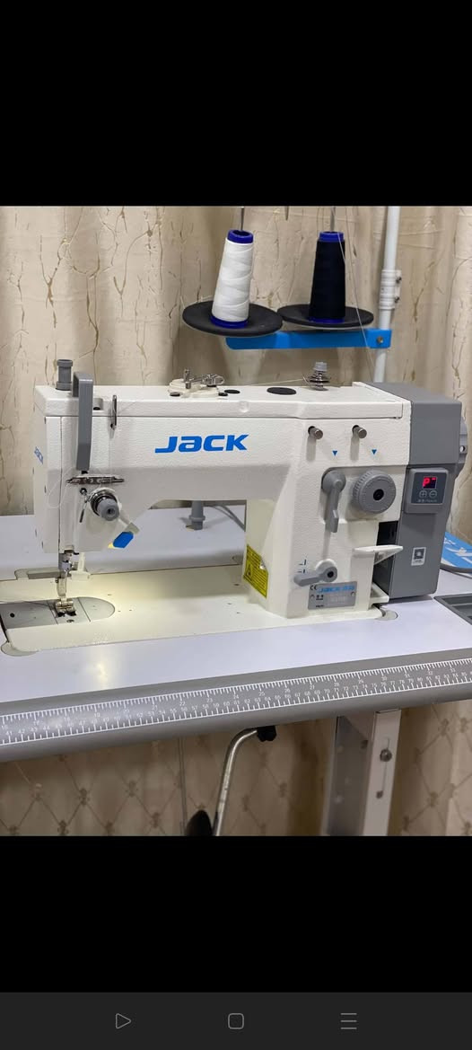 ماكينة JACK أصلية، نظيفة وحالتها كلش زينة، جاهزة للشغل وما تحتاج شي
مناسبة للمعامل والخياطة والشغل اليومي
السعر: 350 ألف دينار فقط
📍 المكان: كربلاء 
رقم الهاتف ***********
