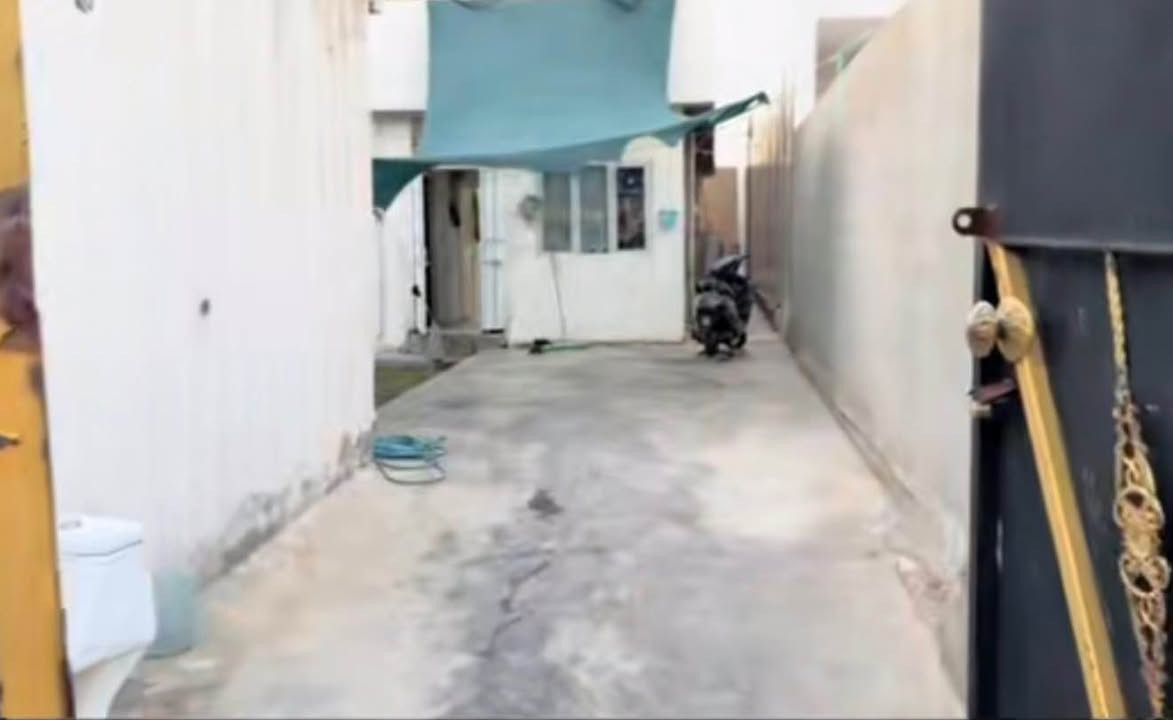 سلام علیکم خانویەکی خۆش لەقادسیە روبەری300متر لەبان جادەکەیە خانوەکە تجاریە و هەردوو دوکانەکەی کەشی لەگەڵدایە بۆزانیاری زیاتر نامەبنێرن یاخود تەلەفون کەن لەخزمەتاناین:*********** كركوك, العراق
