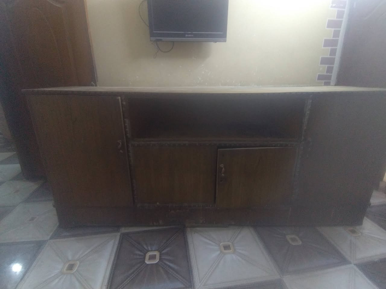 بوفيه للبيع عوزه بس صبغ وجام سعر 60وبيها مجال مكان حيره حي نعمان *********** وتساب
