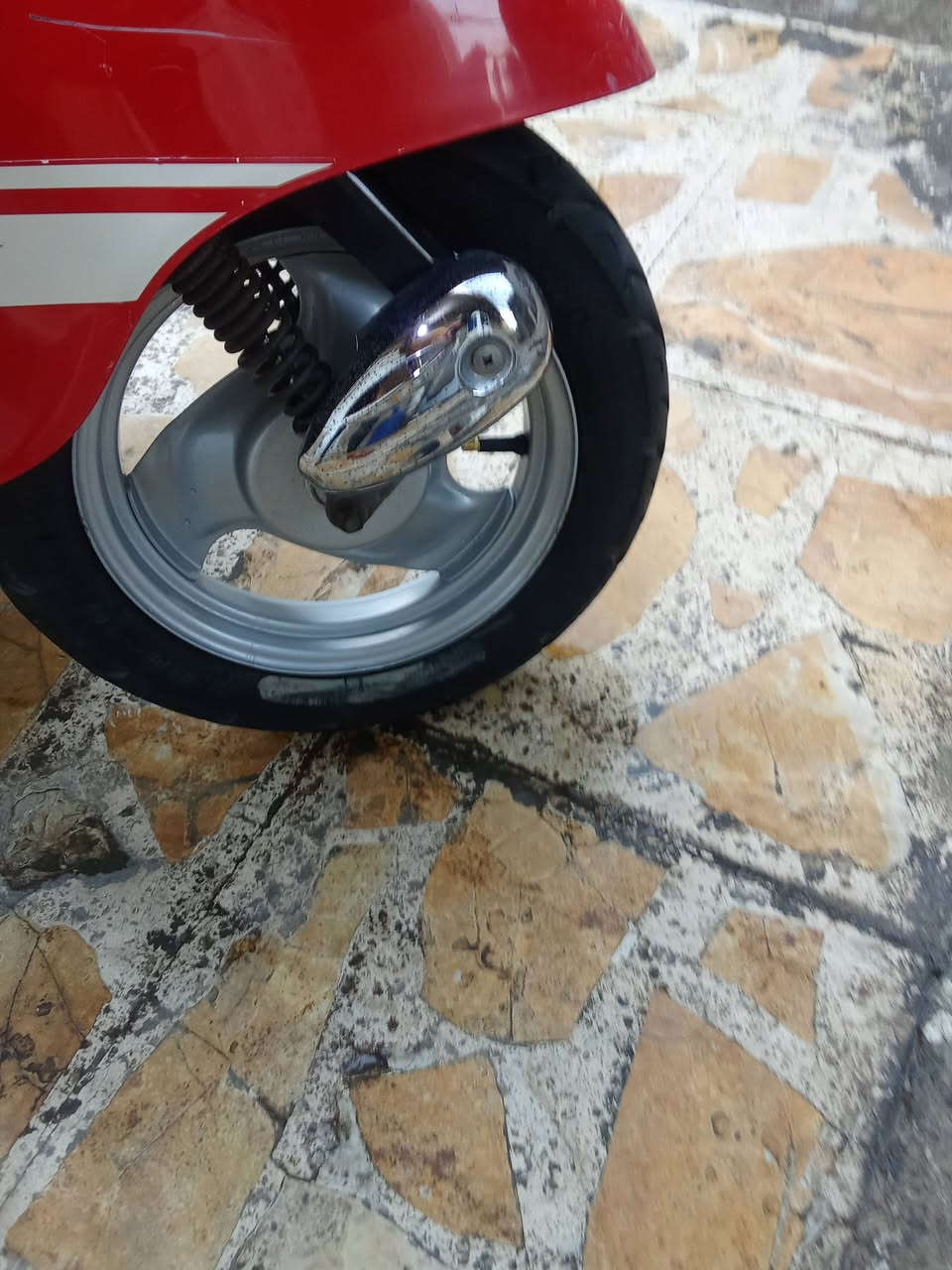 سلام عليكم دراجه كلاسك للبيع نظافه مثل ماشوفوهه وبعد أحله كلهه شغاله اي نقص مابيهه مكاني بغداد شارع فلسطين لسعر 500 بيهه مجال شي بسيط وهذه رقمي ***********
