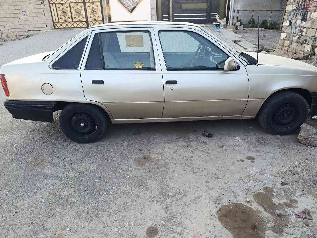السلام عليكم كاديت 92
كير محرك شرط سنويه مشروع وطني رقم كركوك دفتر بانزين بيها سياره خير من الله مال جناي  
السعر 25 وبيها مجال الشراي يتصل***********
