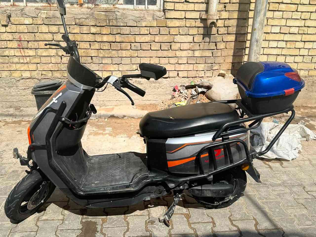سلام عليكم دراجه شحن ام عيون للبيع الدراجه وياه بس بطاريتين نقصه بس اربع بطاريات تجي هنا افحصلك ياه عل تشغيل عوزه بس بطاريات سعره 350وبيه مجال مكاني بغداد مدينه الصدر رقمي ***********واتساب موجود
