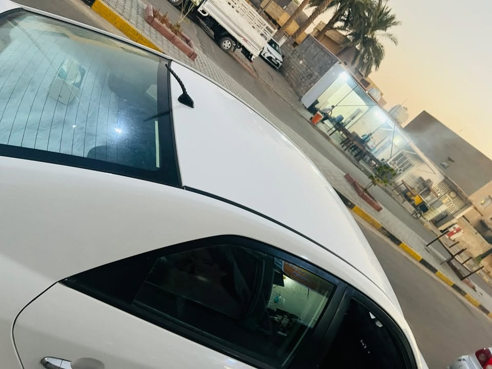 سيراتو للبيع موديل 12  رقم اربيل جديد مكينه 1600 دووش سياره بيه قطعه تبديل بددون داخل. وبيه بارد قليل  تخم تاير  صدر خلفي امامي تبريد ثلج سياره فول عده البصمه والتنته  مكان سياره بابل جبله 
سعره 92 وبيه مجال قليل
***********؟
