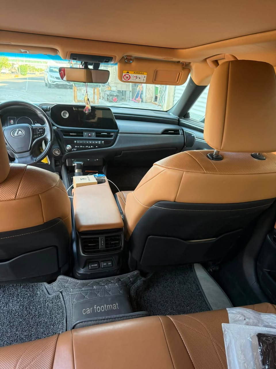 🚘🔥 للبيع لكزس ES 350 بلاتينيوم – Platinum 🔥🚘

🔹 الموديل: 2023
🔹 الفئة: ES 350 Platinum
🔹 الوكالة: شركة ساز
🔹 اللون: أبيض 🤍
🔹 الممشى: 60,000 كم
🔹 السعر: 40,000$ 💵 وقابل للتفاوض بالمعقول

🛡️ السيارة مكفولة بكفالة الشركة
📋 الكفالة سارية والسيارة بعدها ضمن الضمان في الشركة، والفحص متاح للتأكد من كل التفاصيل.

✨ المواصفات والتجهيزات:
• محرك V6 3.5L
• قير أوتوماتيك
• فئة Platinum فل أوبشن
• مقاعد جلد فاخرة
• مقاعد كهربائية
• تبريد وتسخين المقاعد
• ذاكرة للمقاعد
• دركسون كهربائي
• دركسون متعدد الوظائف
• شاشة وسطية
• نظام ملاحة
• كاميرا خلفية
• حساسات أمامية وخلفية
• رادار وأنظمة أمان متقدمة
• مثبت سرعة متكيف
• تحذير مغادرة المسار
• مراقبة النقطة العمياء
• فتحة سقف
• إضاءة داخلية فخمة
• تشغيل بصمة / زر تشغيل
• دخول ذكي بدون مفتاح
• جنوط ألمنيوم أصلية
• نظام صوت فاخر
• تكييف أوتوماتيك
• ستائر خلفية
• مواصفات بلاتينيوم كاملة حسب تجهيز السيارة

🤍 السيارة نظيفة جداً وحالتها ممتازة، استخدام شخصي ومحافظة عليها، والضمان باقي بالشركة.

🔍 الفحص مفتوح بأي مكان يختاره المشتري
💰 40 ألف دولار وقابل للتفاوض للجاد فقط

❤️‼️التواصل اتصال او مراسله علر الرقم الشخصي
***********
واتساب *********** العنوان الرمادي ‼️
