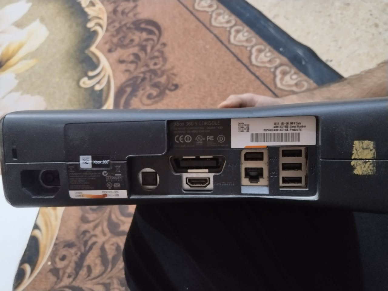 سلام عليكم  مكلف بالنشر
Xbox 360 اخو جديد شرط شخط ماابي حته لزككات مال شركه بعددهن ويا ٧٥ قرص كلهن شغالات+داخل هارد. ٥٠ لعبه
سعر ١٤٠ وبي مجال
