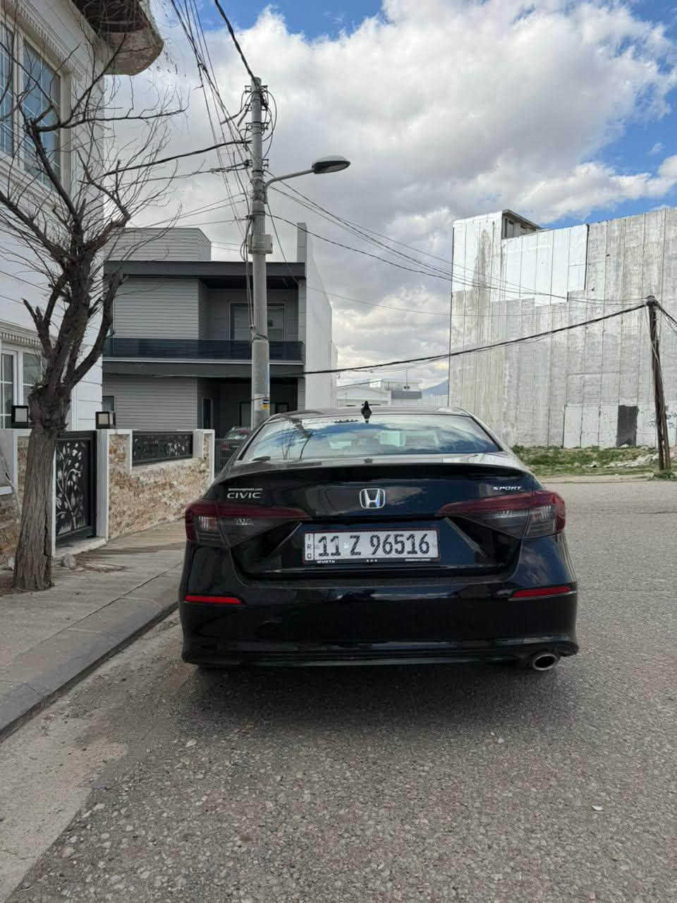 السلام عليكم
 هوندا سفيك 2025 سبورت
محرك 2000 تنفس طبيعي بانزين فقط
بيها بنيد مبدل ومصبوغ وجاملغين امامي بارد
ماشيه 57 الف كيلو 
 المواصفات المعروفه
 بصمه
 رادرات اماميه 
رادار بالمرايه
 مثبت سرعه 
قياده ذاتيه
منفذين تايبسي
كاربلي واير
3 كامرات خلفيه
السعر 140 بيها مجال بسيط
***********
