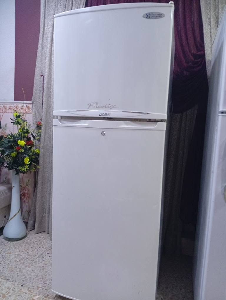 ثلاجه • نظيفه • ١٨ قدم