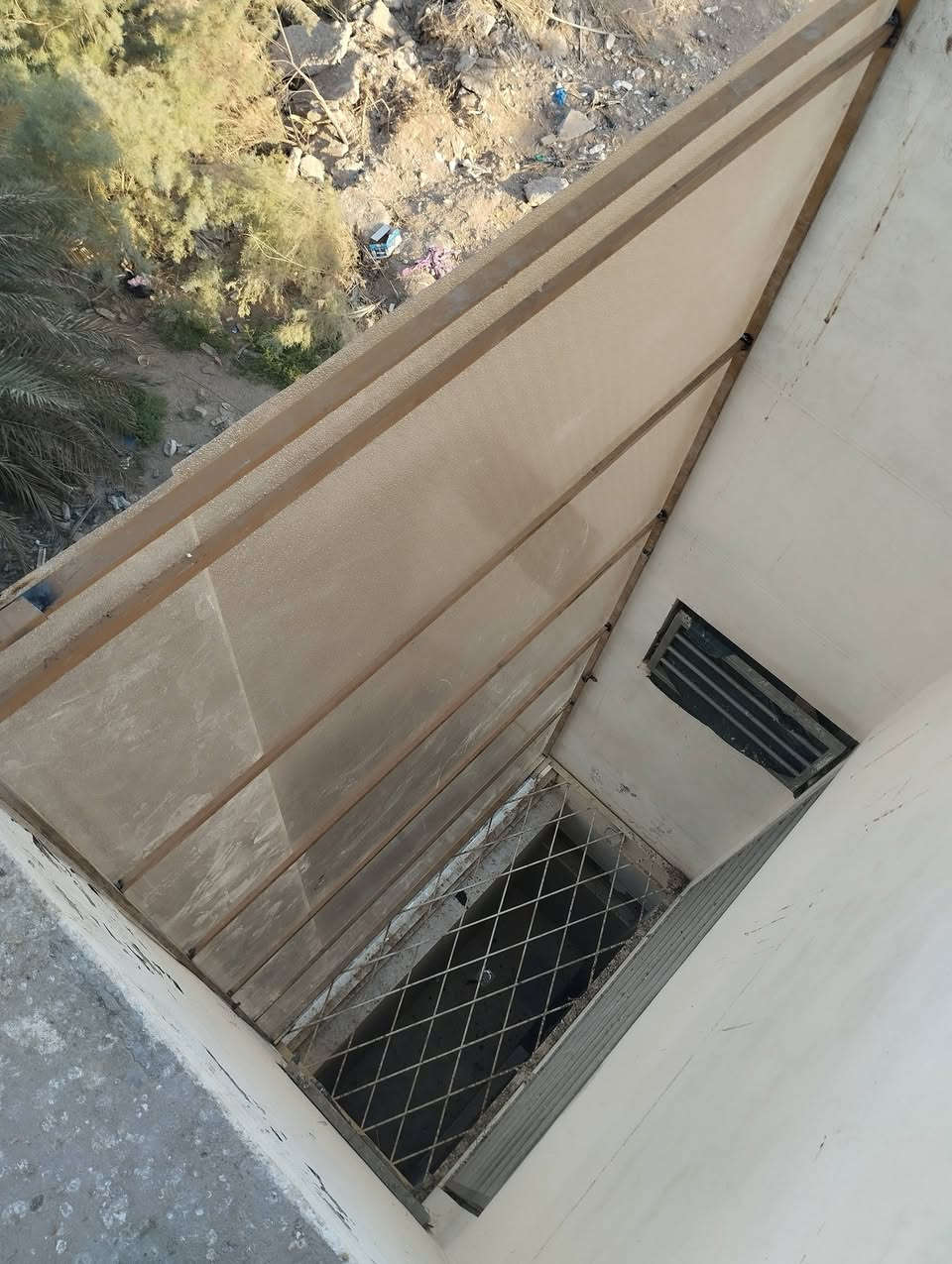 حدادة متنقلة • النوارس • حماية المطر والتراب