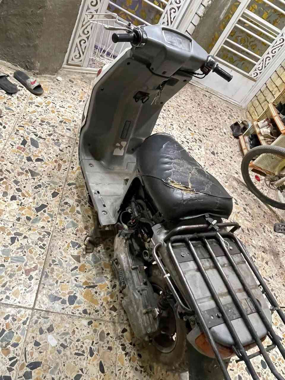 السلام عليكم دراجه بيكم مرتبه مكينه نضيفه
كلشي بلادي بيها حتى الصالصنه عوزها بس شوته ولايت امامي ب 250 وبيها مجال مكاني العبيدي قرب البانزين خانه رقمي 
***********
