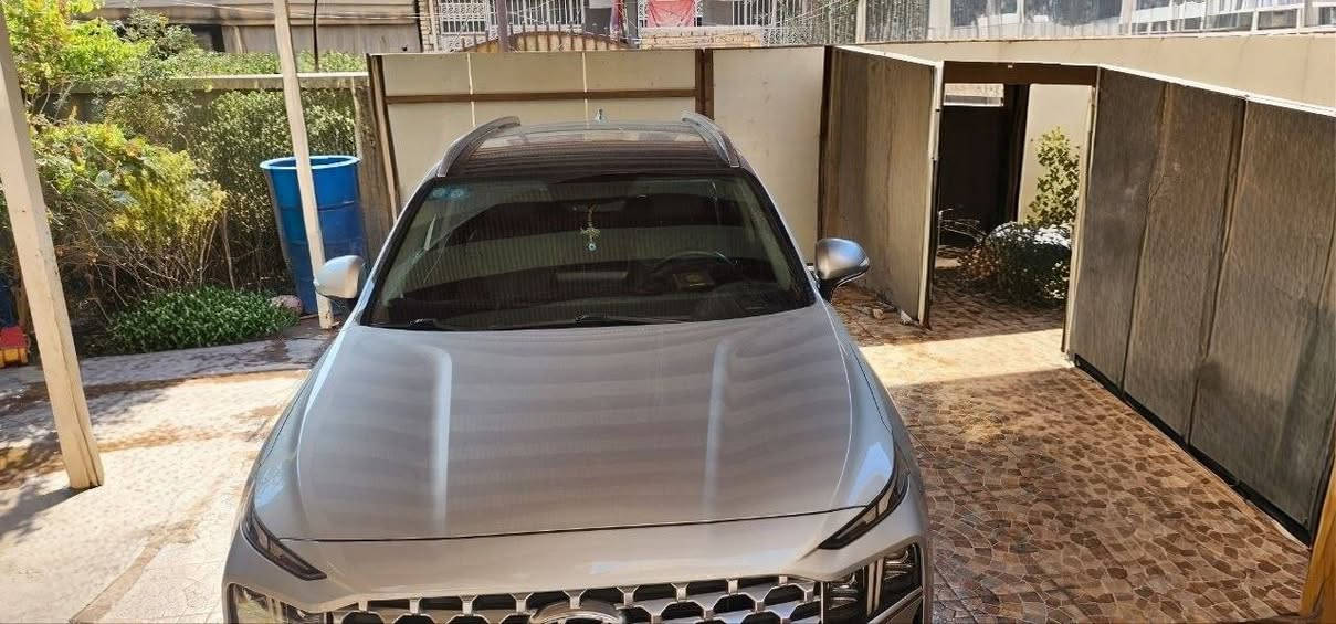 السلام عليكم 
من النوادر بهذا الموديل
سياره سنتافيا خليجي 7 راكب موديل 23 بعده بوضع الزيرو فول الفول لاخير مكفول من الصبغ والتعديل والفتح والتبديل رقم بغداد بأسمي تحويل ثاني يوم سنويه 2029 الون سلفر فضي
السياره ماشي 28 فقط قابل للزيادة
مواصفات 
بنوراما 
دفع رباعي ذكي H trac 
كراسي كهرباء خلفي وامامي 
محرم 3500 MPI نفس محرك السورنتو 26
اناره بالكامل زنون داخل وخارج وعدسات متحركة 
انارة ترحيب عند الاقتراب 
تشغيل عن بعد
جنطه شفط كهرباء 
كراسي جلد بالكامل
حساسات 
رادارات نقطه عمياء
7 وضعيات قياده
دشبول دجتل الكتروني متغير 
كامرات 360 درجه
هاند بريك بصمه
شاحن واير لس
كير بيانو
اشاره ذكيه وتفتح كامره بالعداد مال السياره
ABS SPS مانع انزلاق نضام نزول منحدرات
تبريد بتقنية الكلنر انجماد
مري شفط
منع فتح الأبواب اذا كانت سيارات تسير جنبك
شفتات ستيرن للقياده الرياضيه
وبعد هواي مواصفات بيه السياره سعر السياره 275
للاستفسار ***********
