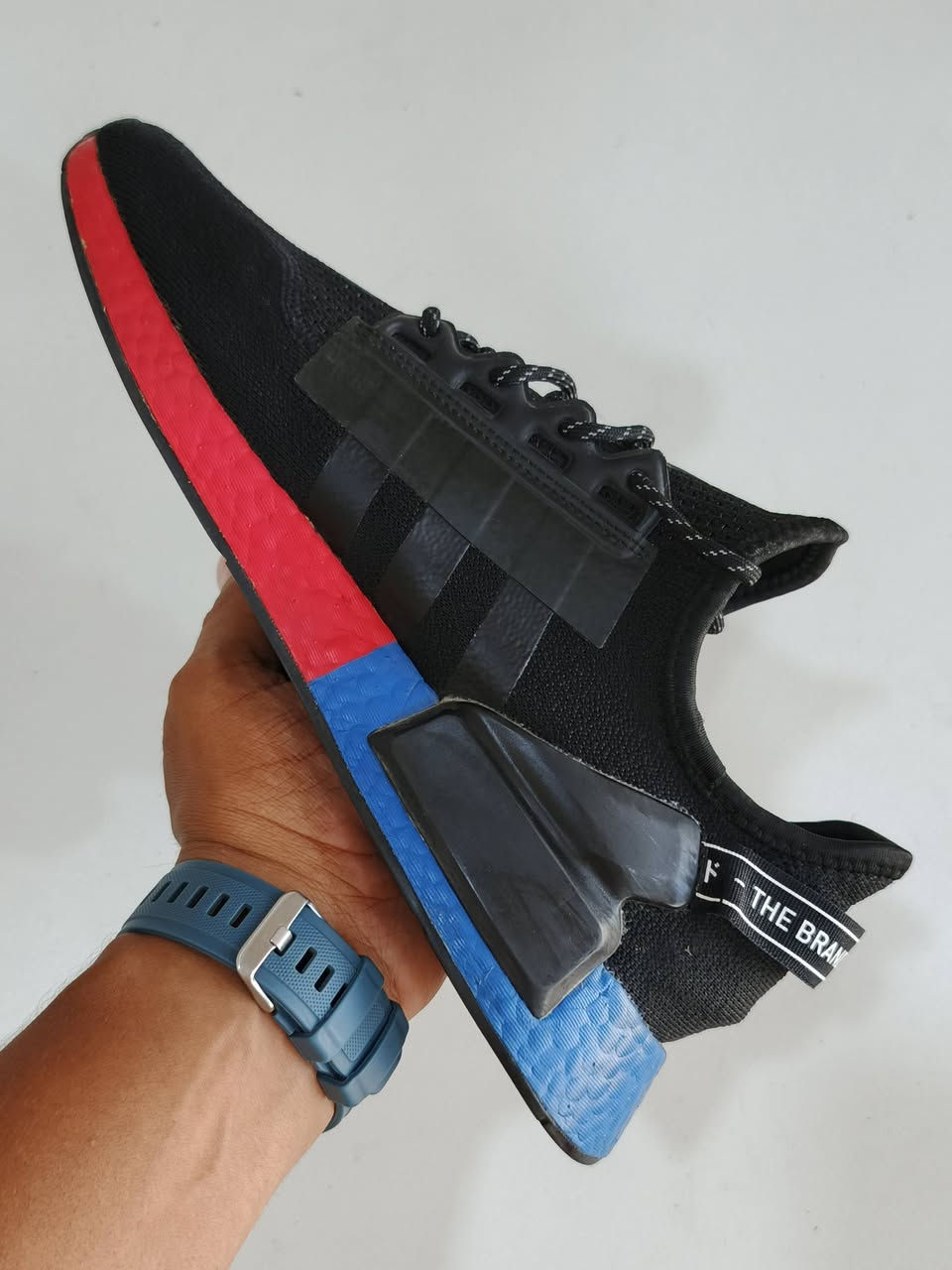 ▪️ اديداس NMD2 اصلي اورجنال
▪️قياس 44---28.cm طول القدم 
▪️منشا فيتنام 💀🔥💪
▪️ نسبة نظافة ١٠٠٪ ✅🔥
👟 طبي وزن خفيف مريح القدم 
☎ واتساب ***********☎
🚗 توصيل كافة محافظات العراق 🚗 # #
